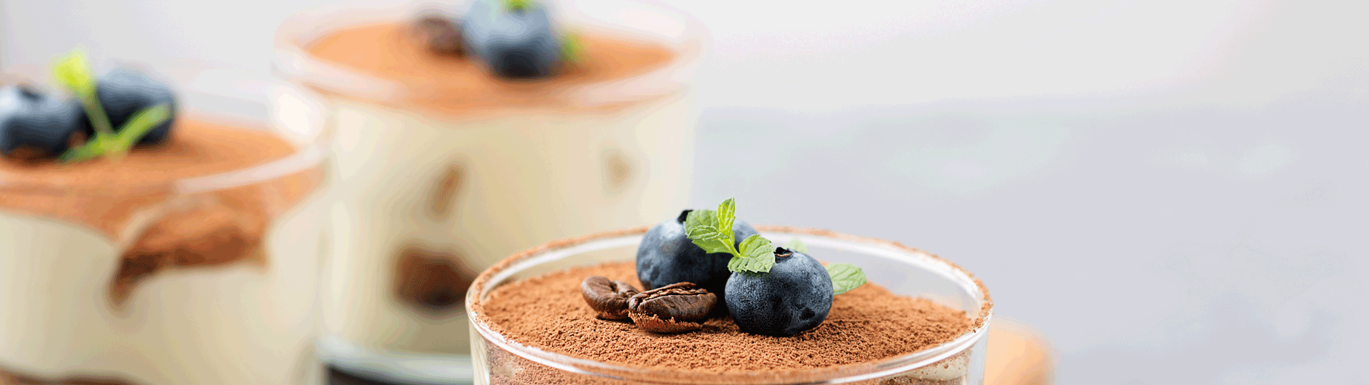 yogurt with cinnamon and blueberries