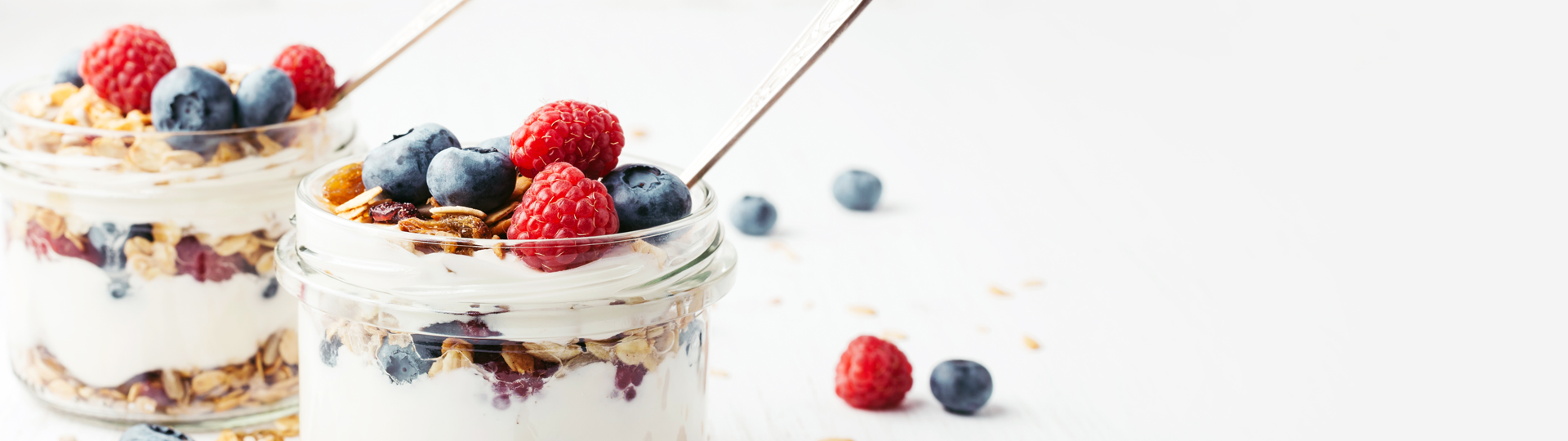 yogurt with granola and berries