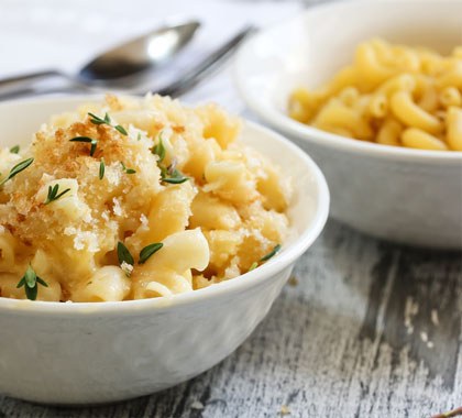 bowl of macaroni and cheese with topping