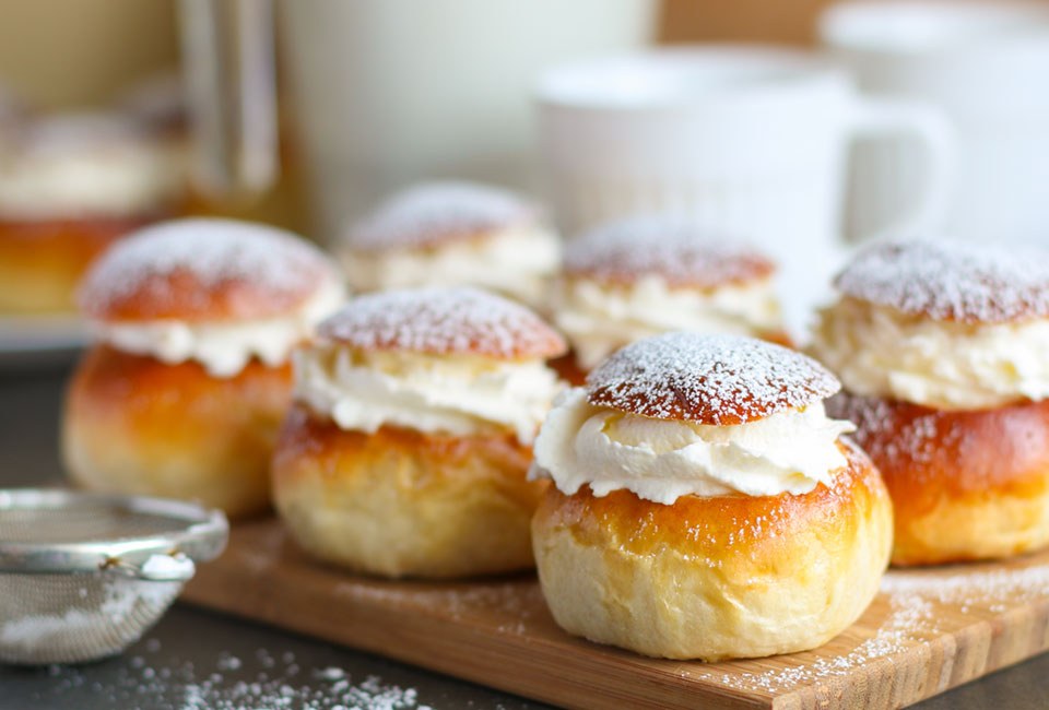 small danish with filling and powder topping